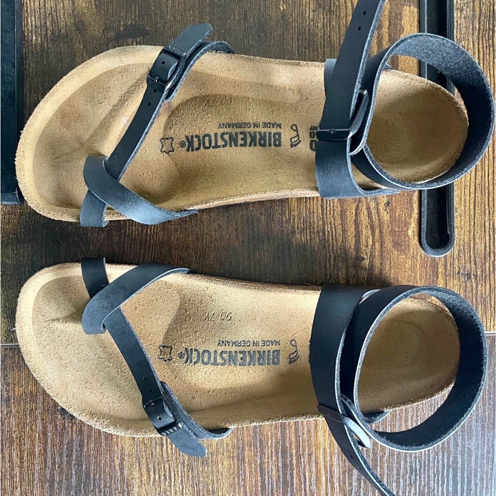 Birkenstock Yara leather sandal